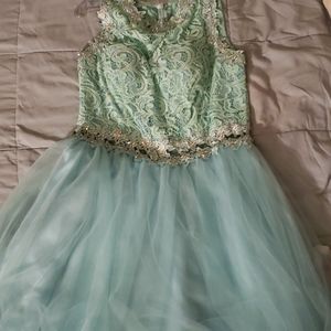 XL Prom dress with a unnoticeable hole